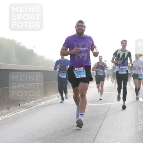 03.10.2026 - Köhlbrandbrückenlauf Jannik Wohlers http://msf.ph/oto/10704322 03.10.2026 09:14:23 Position 3 2303, 2190 meine-sportfotos.de