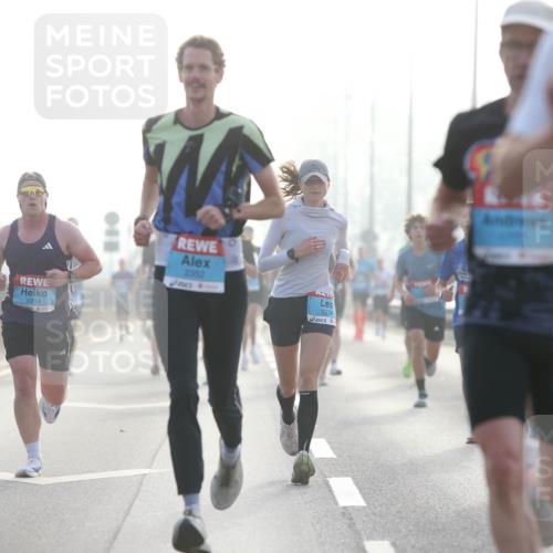 03.10.2026 - Köhlbrandbrückenlauf Jannik Wohlers http://msf.ph/oto/10704327 03.10.2026 09:14:24 Position 3 2216, 2352, 1234 meine-sportfotos.de