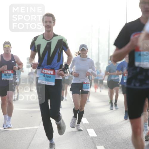 03.10.2026 - Köhlbrandbrückenlauf Jannik Wohlers http://msf.ph/oto/10704332 03.10.2026 09:14:24 Position 3 2216, 2352, 1234 meine-sportfotos.de