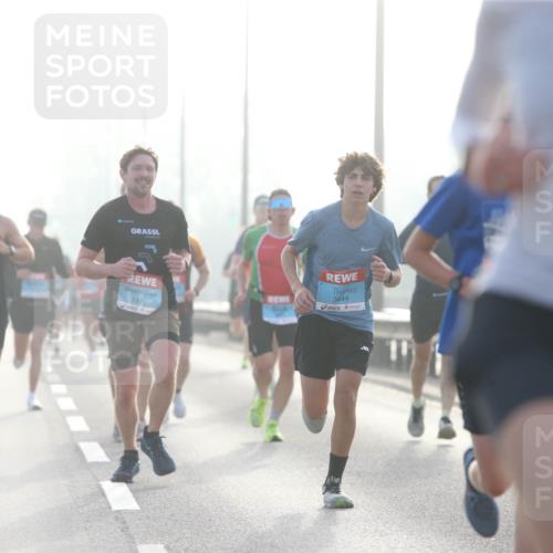 03.10.2026 - Köhlbrandbrückenlauf Jannik Wohlers http://msf.ph/oto/10704343 03.10.2026 09:14:28 Position 3 1421, 3844 meine-sportfotos.de