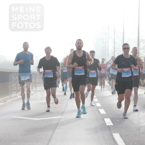 03.10.2026 - Köhlbrandbrückenlauf Jannik Wohlers http://msf.ph/oto/10704350 03.10.2026 09:14:30 Position 3 2365, 1952, 2140 meine-sportfotos.de