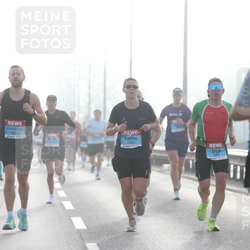 03.10.2026 - Köhlbrandbrückenlauf Jannik Wohlers http://msf.ph/oto/10704354 03.10.2026 09:14:31 Position 3 2365, 2044, 1952, 1479 meine-sportfotos.de