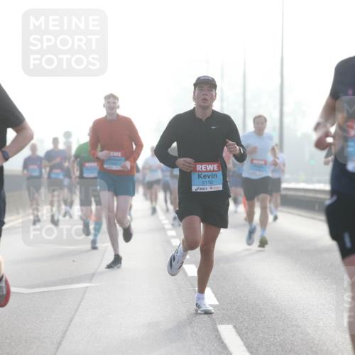 03.10.2026 - Köhlbrandbrückenlauf Jannik Wohlers http://msf.ph/oto/10704362 03.10.2026 09:14:34 Position 3 2044, 2110 meine-sportfotos.de