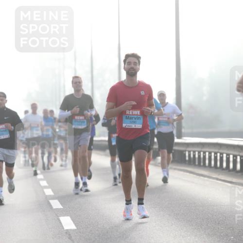 03.10.2026 - Köhlbrandbrückenlauf Jannik Wohlers http://msf.ph/oto/10704376 03.10.2026 09:14:40 Position 3 71189, 1290, 2104 meine-sportfotos.de