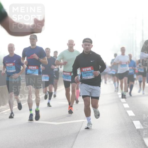 03.10.2026 - Köhlbrandbrückenlauf Jannik Wohlers http://msf.ph/oto/10704382 03.10.2026 09:14:42 Position 3 16, 1396, 2099, 2322 meine-sportfotos.de
