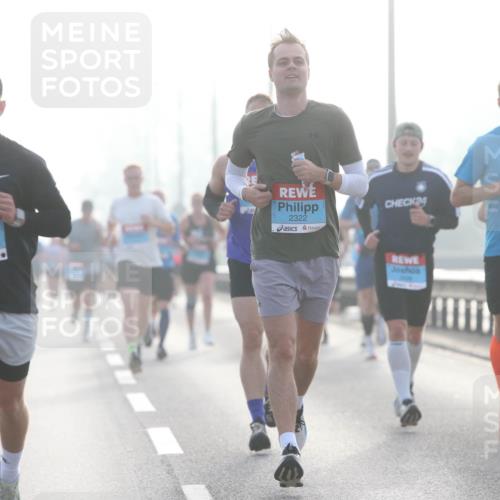 03.10.2026 - Köhlbrandbrückenlauf Jannik Wohlers http://msf.ph/oto/10704389 03.10.2026 09:14:44 Position 3 1196, 2099, 2322, 1522 meine-sportfotos.de
