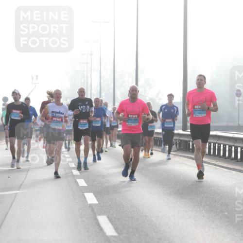 03.10.2026 - Köhlbrandbrückenlauf Jannik Wohlers http://msf.ph/oto/10704429 03.10.2026 09:14:59 Position 3 70, 3 meine-sportfotos.de