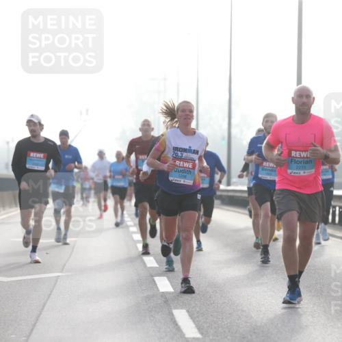 03.10.2026 - Köhlbrandbrückenlauf Jannik Wohlers http://msf.ph/oto/10704431 03.10.2026 09:15:01 Position 3 1355, 70, 3, 1298, 2275 meine-sportfotos.de