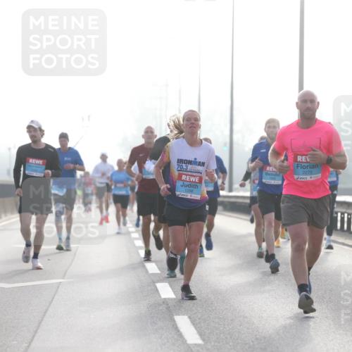 03.10.2026 - Köhlbrandbrückenlauf Jannik Wohlers http://msf.ph/oto/10704434 03.10.2026 09:15:01 Position 3 1355, 2275, 70, 3, 1298 meine-sportfotos.de