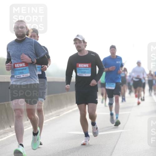 03.10.2026 - Köhlbrandbrückenlauf Jannik Wohlers http://msf.ph/oto/10704444 03.10.2026 09:15:04 Position 3 1202, 1355, 2137, 215 meine-sportfotos.de