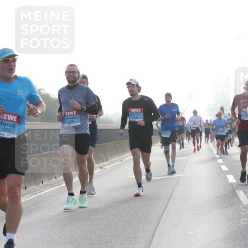03.10.2026 - Köhlbrandbrückenlauf Jannik Wohlers http://msf.ph/oto/10704446 03.10.2026 09:15:05 Position 3 1262, 1355, 2137, 2189 meine-sportfotos.de