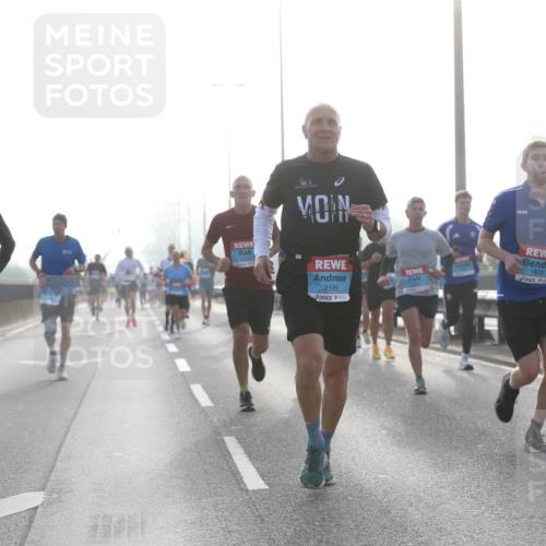 03.10.2026 - Köhlbrandbrückenlauf Jannik Wohlers http://msf.ph/oto/10704452 03.10.2026 09:15:06 Position 3 2137, 2189, 1829 meine-sportfotos.de