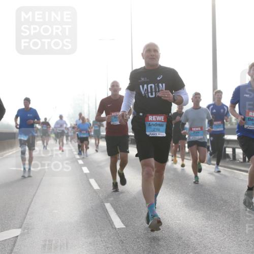 03.10.2026 - Köhlbrandbrückenlauf Jannik Wohlers http://msf.ph/oto/10704454 03.10.2026 09:15:06 Position 3 2137, 2189, 1829 meine-sportfotos.de