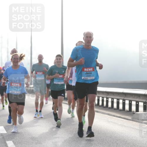 03.10.2026 - Köhlbrandbrückenlauf Jannik Wohlers http://msf.ph/oto/10704462 03.10.2026 09:15:10 Position 3 1267, 1227, 2333 meine-sportfotos.de