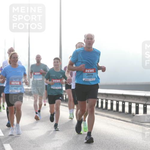 03.10.2026 - Köhlbrandbrückenlauf Jannik Wohlers http://msf.ph/oto/10704464 03.10.2026 09:15:10 Position 3 1267, 1227, 2333 meine-sportfotos.de
