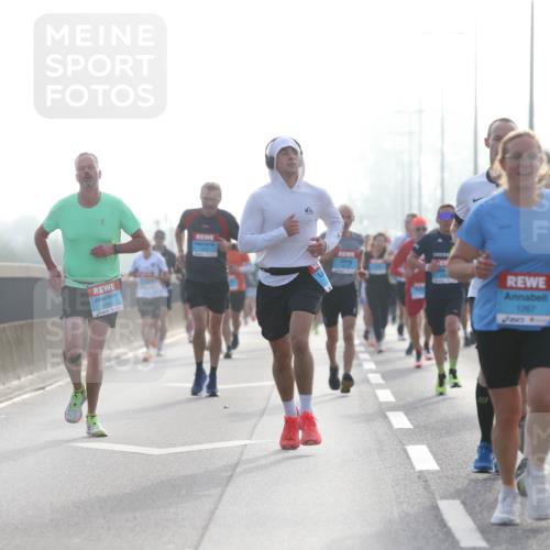 03.10.2026 - Köhlbrandbrückenlauf Jannik Wohlers http://msf.ph/oto/10704467 03.10.2026 09:15:11 Position 3 2163, 1267, 2222, 234 meine-sportfotos.de