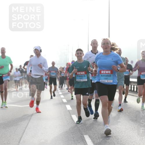 03.10.2026 - Köhlbrandbrückenlauf Jannik Wohlers http://msf.ph/oto/10704473 03.10.2026 09:15:12 Position 3 1227, 1267, 3837 meine-sportfotos.de