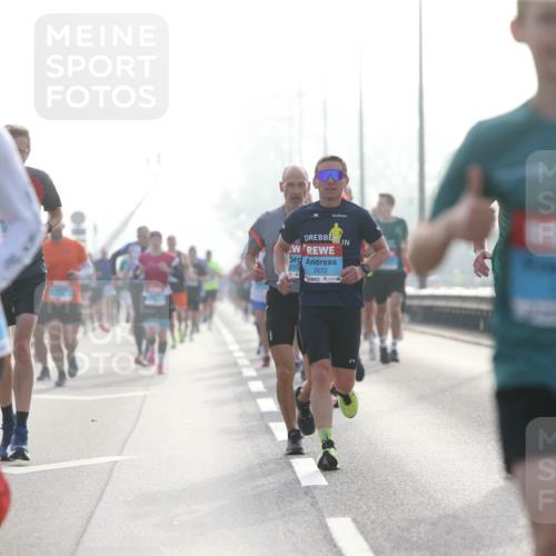 03.10.2026 - Köhlbrandbrückenlauf Jannik Wohlers http://msf.ph/oto/10704484 03.10.2026 09:15:14 Position 3 215, 2672 meine-sportfotos.de