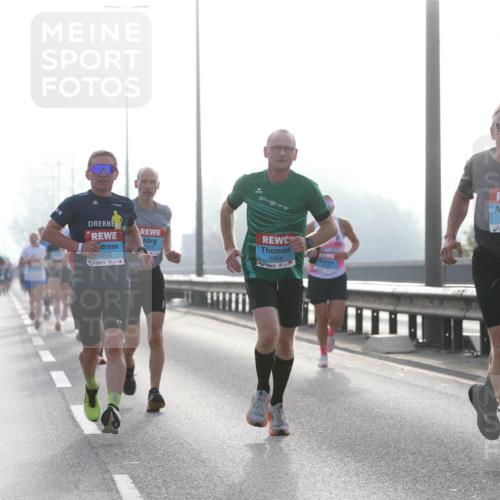 03.10.2026 - Köhlbrandbrückenlauf Jannik Wohlers http://msf.ph/oto/10704498 03.10.2026 09:15:16 Position 3 215, 2672, 1054, 2344 meine-sportfotos.de