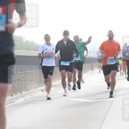 03.10.2026 - Köhlbrandbrückenlauf Jannik Wohlers http://msf.ph/oto/10704511 03.10.2026 09:15:19 Position 3 2394, 2436, 2395, 2144 meine-sportfotos.de
