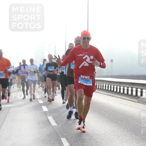 03.10.2026 - Köhlbrandbrückenlauf Jannik Wohlers http://msf.ph/oto/10704512 03.10.2026 09:15:20 Position 3 1370 meine-sportfotos.de