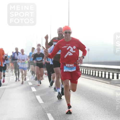 03.10.2026 - Köhlbrandbrückenlauf Jannik Wohlers http://msf.ph/oto/10704519 03.10.2026 09:15:20 Position 3 1, 1370, 1179 meine-sportfotos.de