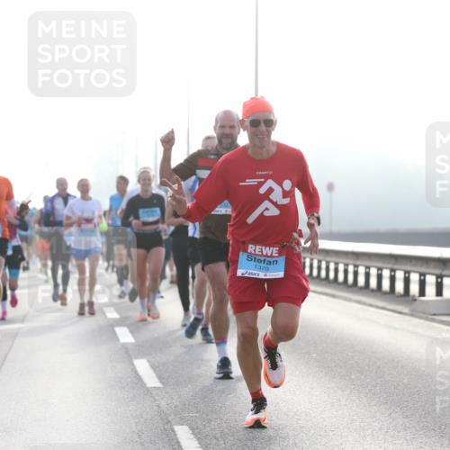 03.10.2026 - Köhlbrandbrückenlauf Jannik Wohlers http://msf.ph/oto/10704521 03.10.2026 09:15:20 Position 3 1, 1370, 1179 meine-sportfotos.de