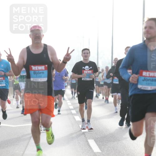 03.10.2026 - Köhlbrandbrückenlauf Jannik Wohlers http://msf.ph/oto/10704568 03.10.2026 09:15:30 Position 3 2006, 1152, 2053, 2224, 102, 1371 meine-sportfotos.de
