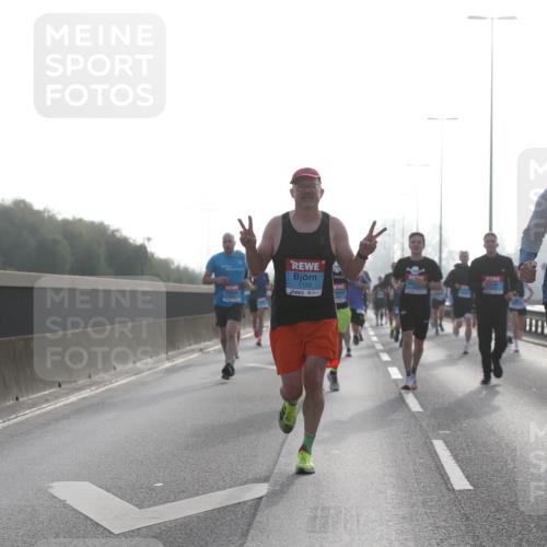 03.10.2026 - Köhlbrandbrückenlauf Jannik Wohlers http://msf.ph/oto/10704574 03.10.2026 09:15:31 Position 3 1152, 1371, 2224 meine-sportfotos.de