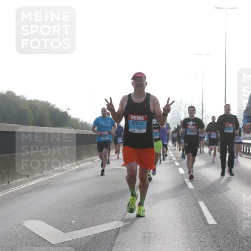 03.10.2026 - Köhlbrandbrückenlauf Jannik Wohlers http://msf.ph/oto/10704576 03.10.2026 09:15:31 Position 3 1152, 1371 meine-sportfotos.de