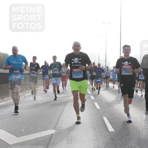 03.10.2026 - Köhlbrandbrückenlauf Jannik Wohlers http://msf.ph/oto/10704586 03.10.2026 09:15:33 Position 3 2055, 2244 meine-sportfotos.de