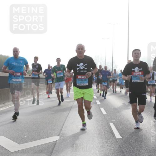 03.10.2026 - Köhlbrandbrückenlauf Jannik Wohlers http://msf.ph/oto/10704588 03.10.2026 09:15:33 Position 3 2006, 2055, 2244, 2053 meine-sportfotos.de