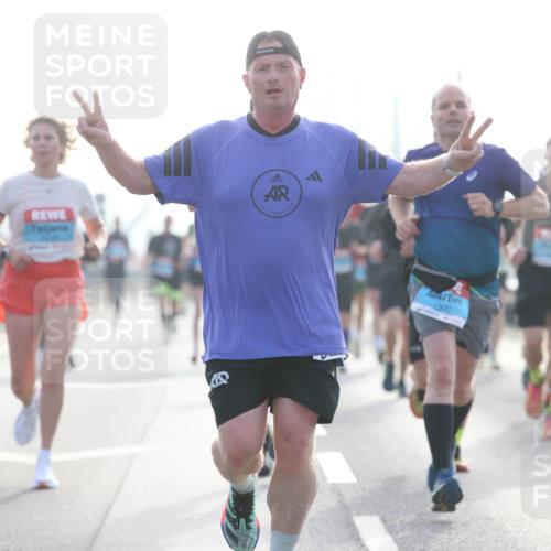 03.10.2026 - Köhlbrandbrückenlauf Jannik Wohlers http://msf.ph/oto/10704606 03.10.2026 09:15:36 Position 3 300 meine-sportfotos.de