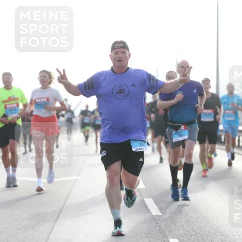 03.10.2026 - Köhlbrandbrückenlauf Jannik Wohlers http://msf.ph/oto/10704609 03.10.2026 09:15:36 Position 3 88, 2061, 3843 meine-sportfotos.de