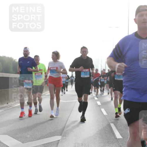 03.10.2026 - Köhlbrandbrückenlauf Jannik Wohlers http://msf.ph/oto/10704621 03.10.2026 09:15:38 Position 3 2270, 2015 meine-sportfotos.de