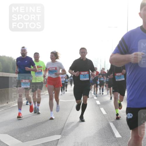 03.10.2026 - Köhlbrandbrückenlauf Jannik Wohlers http://msf.ph/oto/10704623 03.10.2026 09:15:38 Position 3 2270, 2462 meine-sportfotos.de