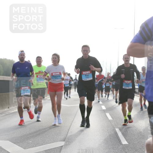 03.10.2026 - Köhlbrandbrückenlauf Jannik Wohlers http://msf.ph/oto/10704627 03.10.2026 09:15:38 Position 3 2270, 2014, 2462 meine-sportfotos.de