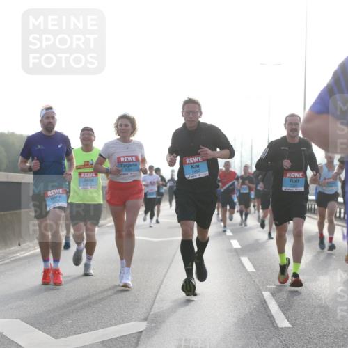 03.10.2026 - Köhlbrandbrückenlauf Jannik Wohlers http://msf.ph/oto/10704630 03.10.2026 09:15:38 Position 3 2014, 2462, 2270 meine-sportfotos.de