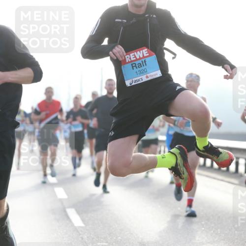 03.10.2026 - Köhlbrandbrückenlauf Jannik Wohlers http://msf.ph/oto/10704633 03.10.2026 09:15:39 Position 3 2462, 1320, 2410 meine-sportfotos.de