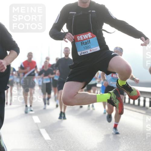 03.10.2026 - Köhlbrandbrückenlauf Jannik Wohlers http://msf.ph/oto/10704635 03.10.2026 09:15:39 Position 3 2462, 1320, 2410 meine-sportfotos.de