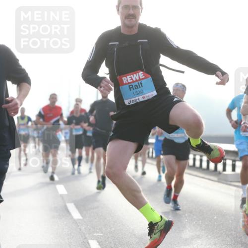 03.10.2026 - Köhlbrandbrückenlauf Jannik Wohlers http://msf.ph/oto/10704638 03.10.2026 09:15:39 Position 3 2462, 1320, 2410 meine-sportfotos.de
