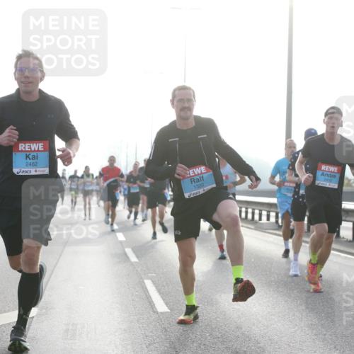 03.10.2026 - Köhlbrandbrückenlauf Jannik Wohlers http://msf.ph/oto/10704640 03.10.2026 09:15:39 Position 3 2014, 2462, 1320, 2410 meine-sportfotos.de
