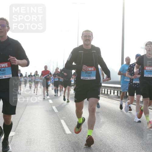03.10.2026 - Köhlbrandbrückenlauf Jannik Wohlers http://msf.ph/oto/10704645 03.10.2026 09:15:40 Position 3 1878, 2014, 2462, 4, 1320, 2410 meine-sportfotos.de