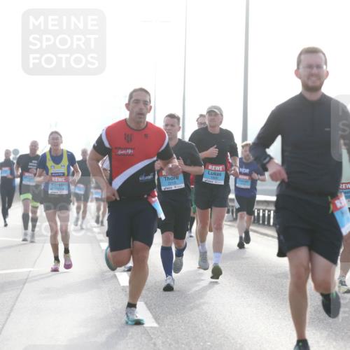 03.10.2026 - Köhlbrandbrückenlauf Jannik Wohlers http://msf.ph/oto/10704658 03.10.2026 09:15:42 Position 3 52, 1343, 2213, 1608, 259, 1229 meine-sportfotos.de