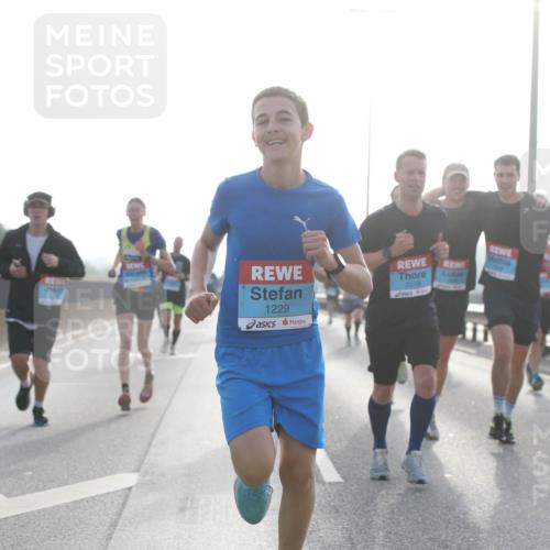 03.10.2026 - Köhlbrandbrückenlauf Jannik Wohlers http://msf.ph/oto/10704672 03.10.2026 09:15:46 Position 3 2382, 2213, 1229 meine-sportfotos.de