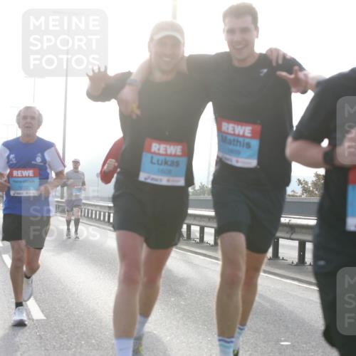 03.10.2026 - Köhlbrandbrückenlauf Jannik Wohlers http://msf.ph/oto/10704679 03.10.2026 09:15:47 Position 3 1222, 1608, 1400, 2213 meine-sportfotos.de