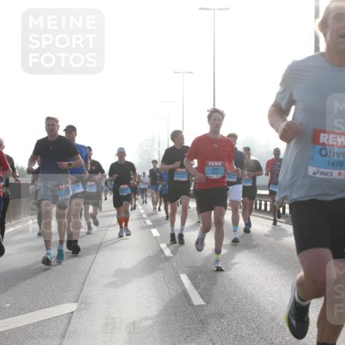 03.10.2026 - Köhlbrandbrückenlauf Jannik Wohlers http://msf.ph/oto/10704758 03.10.2026 09:16:13 Position 3 1572, 111, 1476 meine-sportfotos.de