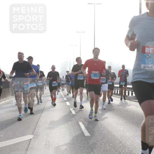 03.10.2026 - Köhlbrandbrückenlauf Jannik Wohlers http://msf.ph/oto/10704760 03.10.2026 09:16:13 Position 3 2670, 1476 meine-sportfotos.de
