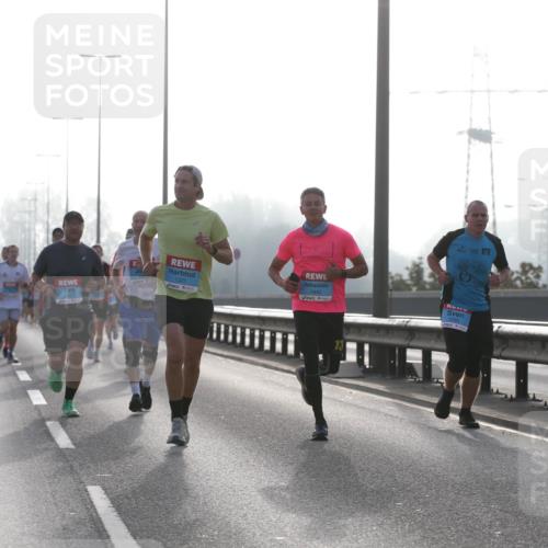 03.10.2026 - Köhlbrandbrückenlauf Jannik Wohlers http://msf.ph/oto/10704802 03.10.2026 09:16:30 Position 3 1321, 1940, 12112 meine-sportfotos.de