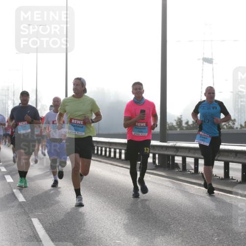 03.10.2026 - Köhlbrandbrückenlauf Jannik Wohlers http://msf.ph/oto/10704807 03.10.2026 09:16:30 Position 3 1321, 1940 meine-sportfotos.de